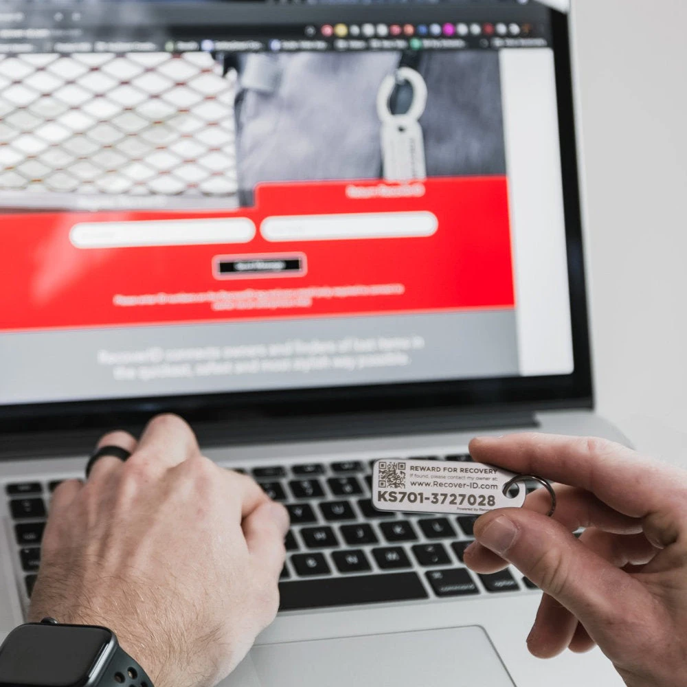 KeySmart RecoverID Anonymous Lost And Found Tag 4 KeySmart RecoverID Anonymous Lost And Found Tag - Image 4