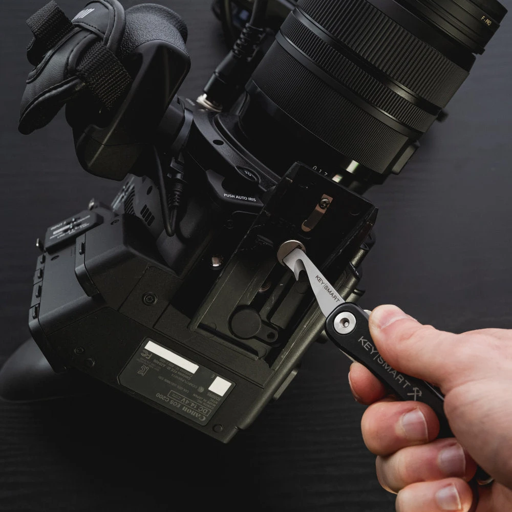 KeySmart 4-in-1 Keychain Multi-tool 3 KeySmart 4-in-1 Keychain Multi-tool - Image 3