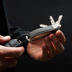 Star Wars Mandalorian Orbitkey Key Organizer 13 Star Wars Mandalorian Orbitkey Key Organizer -Multifunctional Tool Store OrbitkeyMandalorianInHand