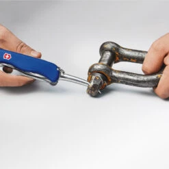 Victorinox Skipper Pro Lockblade Swiss Army Knife 7 Victorinox Skipper Pro Lockblade Swiss Army Knife -Multifunctional Tool Store sa85032mw marlin spike in use 2 x1000 54e3dd0b b93c 4365 a948 cc914f4eb6d8